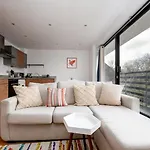 Guestready - Modern Home With Balcony No Wifi