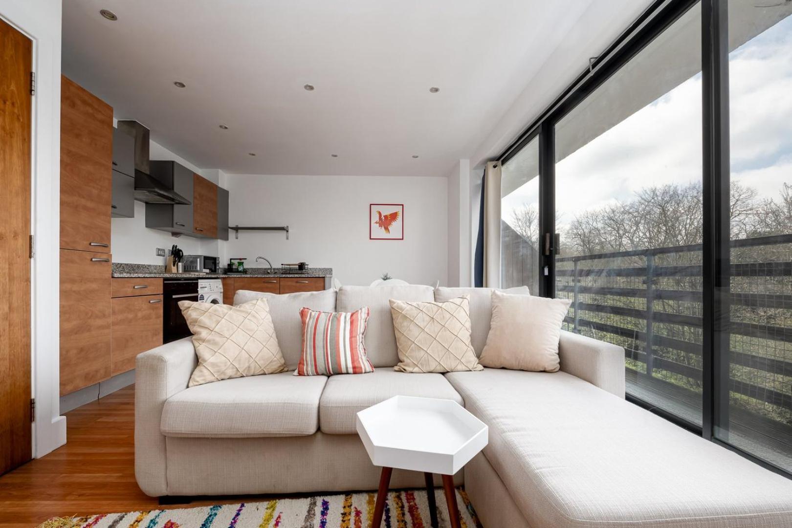 Guestready - Modern With Balcony No Wifi Londra