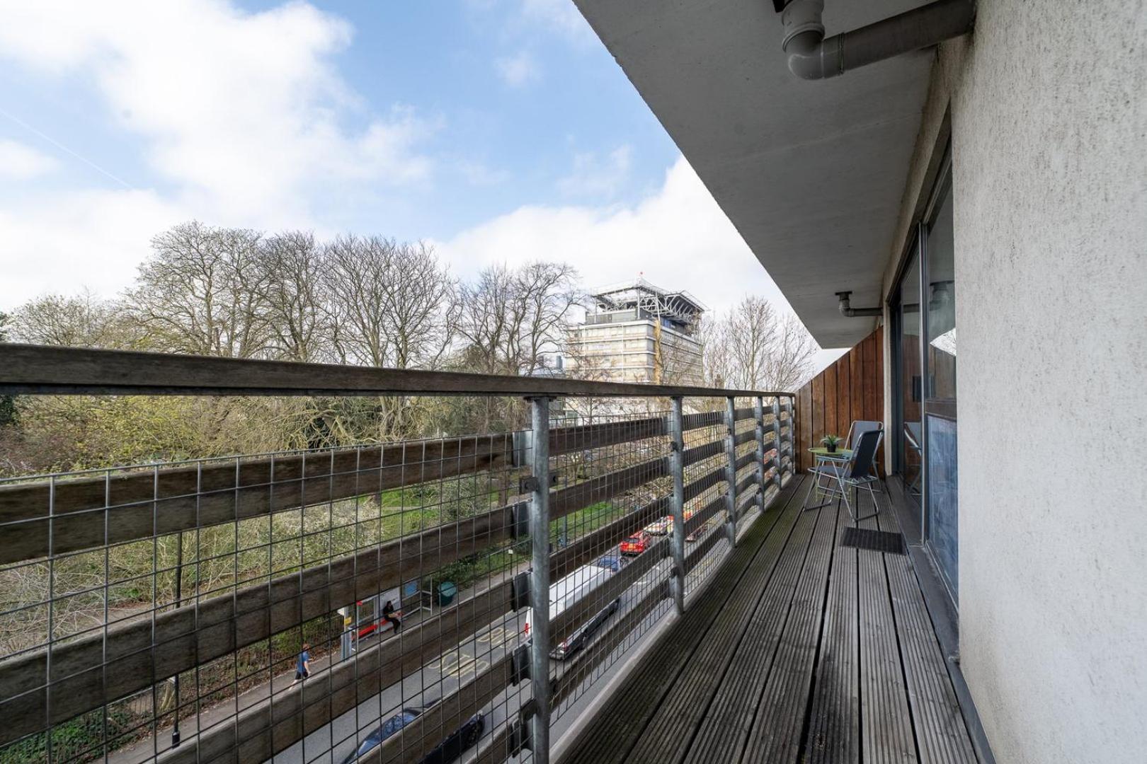 Guestready - Modern With Balcony No Wifi * Londra